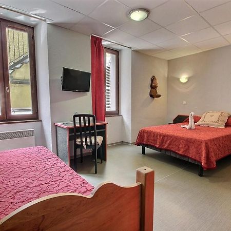Hotel Central Saint-Pierre-dʼAlbigny Exteriör bild