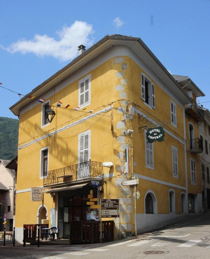 Hotel Central Saint-Pierre-dʼAlbigny Exteriör bild