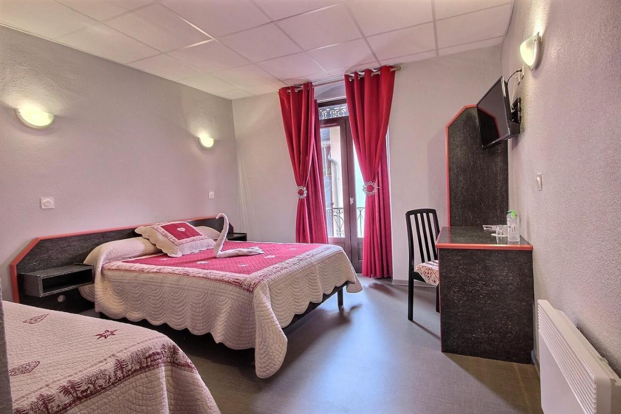 Hotel Central Saint-Pierre-dʼAlbigny Exteriör bild