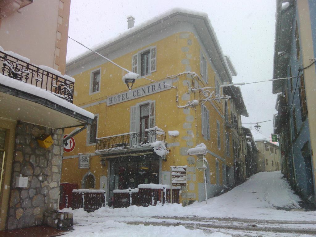 Hotel Central Saint-Pierre-dʼAlbigny Exteriör bild